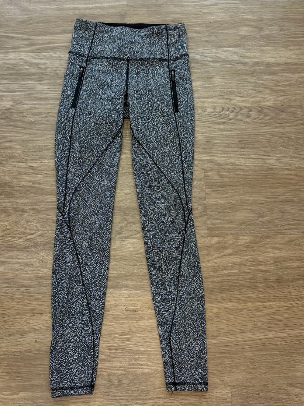 Lululemon Speed Tight IV Static Wave Black White Size 4